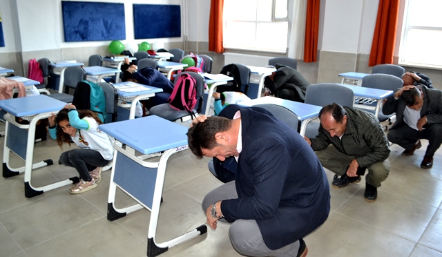 Osmanbey Nahit Menteşe İlkokulunda Deprem tatbikatı  