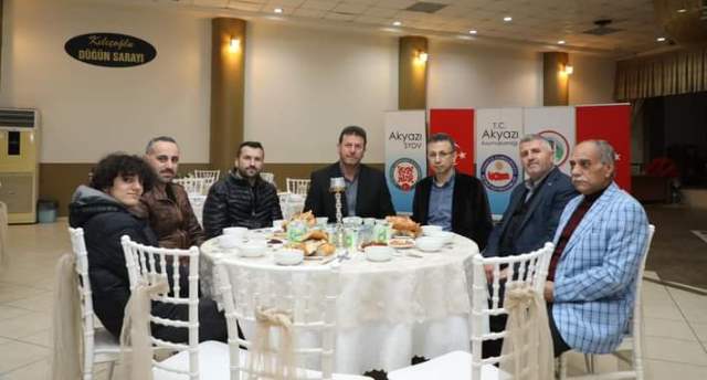Akyazı Kaymakamlığı ve Belediyesi Romanlara iftar yemeği verdi  