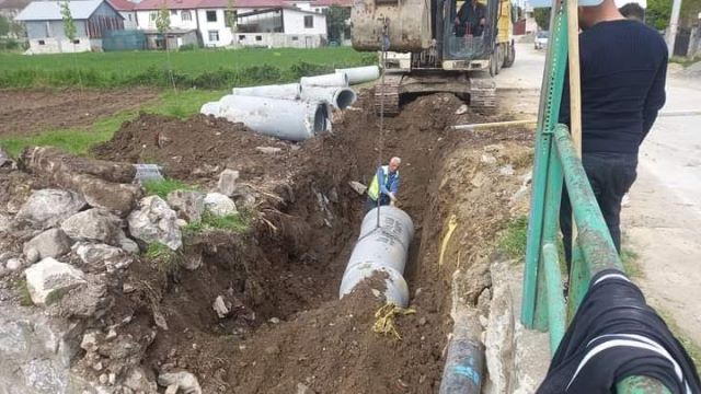 Akyazı Belediyesinden Yeni Mahallede Yağmur suyu kanal çalışması  