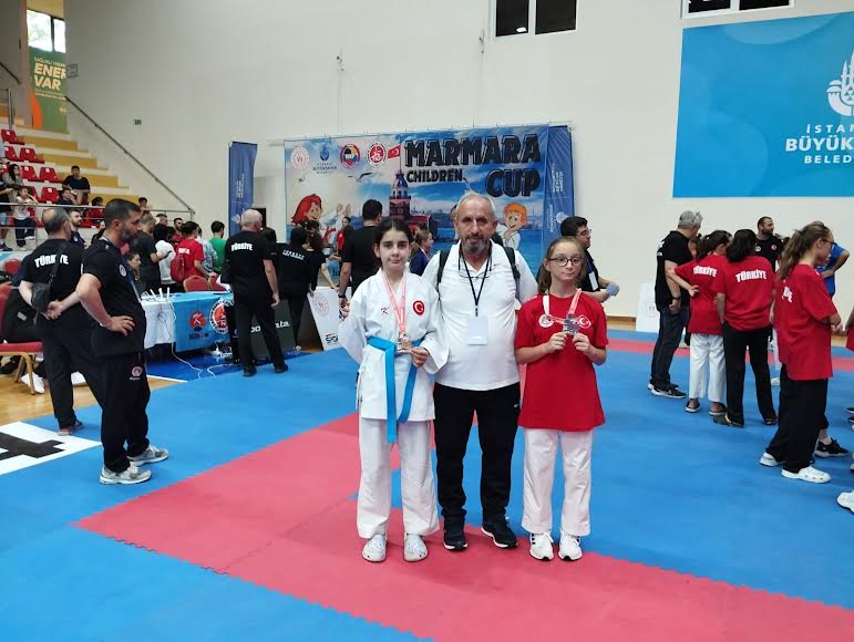 Bozbeyi sporlu Karatecilerden 2 Madalya  