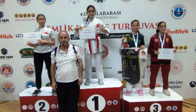 Uluslararası turnuvada Akyazılı Karatecilerden üç madalya  