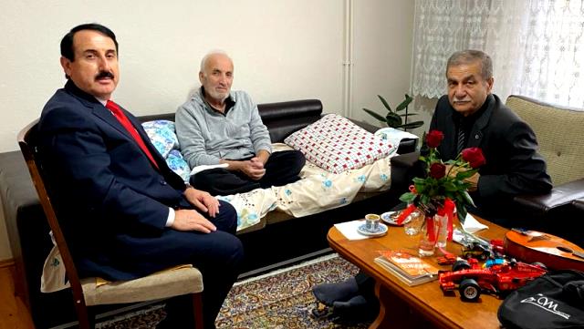 İDRİS DÜZCAN VE KENAN CERTEL’DEN HASTA ÖĞRETMEN ARKADAŞLARINA ÖĞRETMENLER GÜNÜ ZİYARETİ 