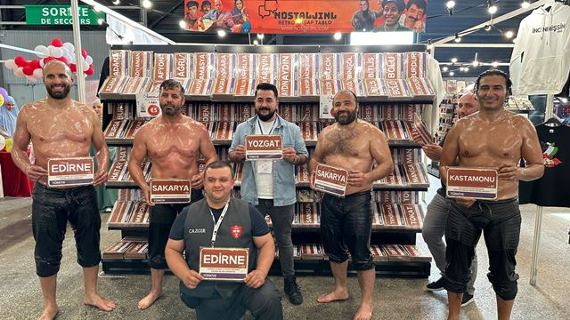 Yağlı güreşçiler Fransa da boy gösterdi 