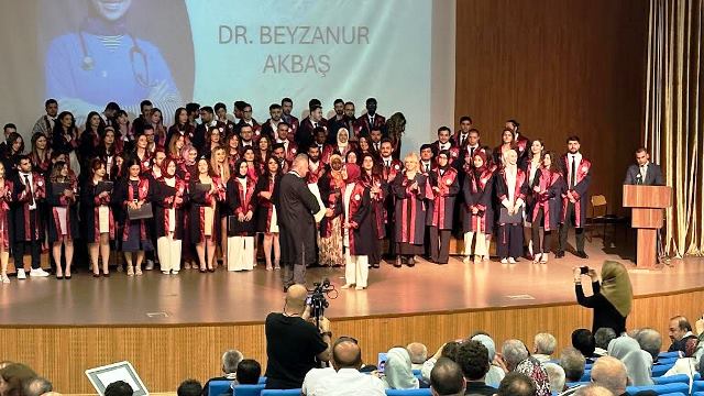 Beyzanur Akbaş şimdi doktor  