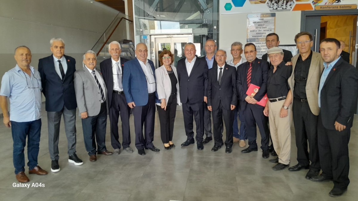 CHP AKYAZI'DA KONGRE MUSTAFA SAĞIR GÜVEN TAZELEDİ 