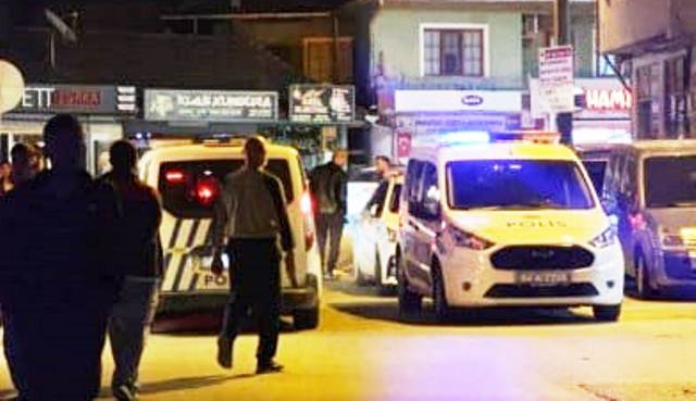 Akyazı’da kız meselesi yüzünden Bıçaklı kavga