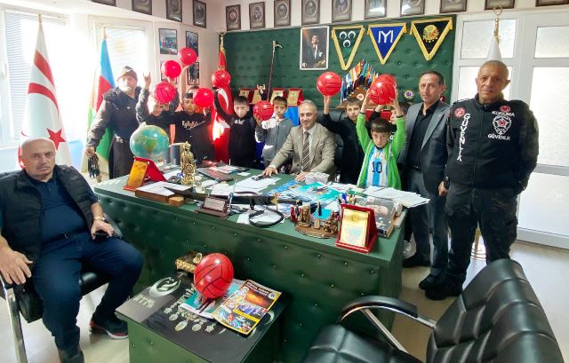 DÜNYA TURAN BİRLİĞİ GENEL BAŞKANI İLYAS KULAKSIZ ÇOCUKLARIN CUMHURİYET BAYRAMINI KUTLADI 