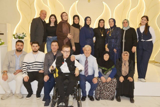 Ailesi kadar arkadaşları ve dostları da sevindirdi 