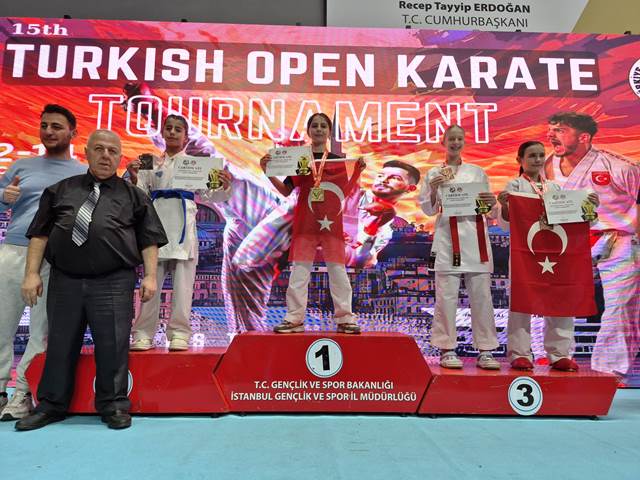 Akyazılı Karateciler madalyaya doymuyorlar