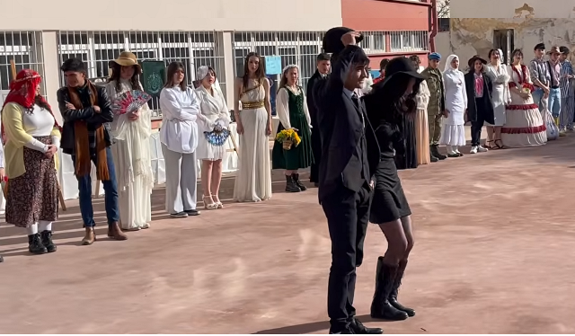 KONURALP ANADOLU LİSESİNDE ROMAN KAHRAMANLARI ETKİNLİĞİ  