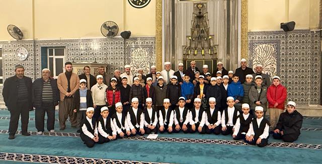 AKYAZI CAMİLERİNDE MİRAC KANDİLİ COŞKUSU 