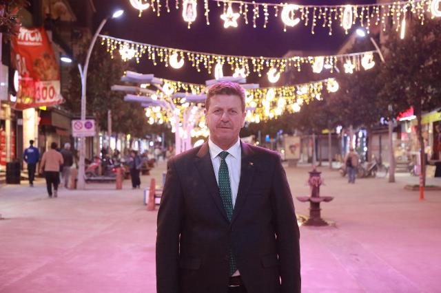 Akyazı çarşı içi ışıl ışıl oldu