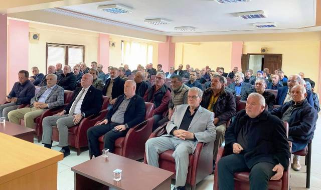 Bayraktar ve Meydan Çiftçilerle bir araya geldi  