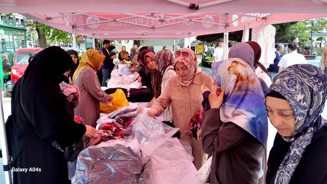AKYAZI HALK EĞİTİMİ MERKEZİ KERMESİ BÜYÜK İLGİ GÖRDÜ