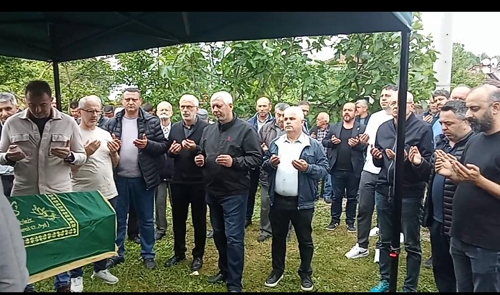 YUVALAK MAHALLESİNİN KOCA ÇINARI PAKİZE TEYZE VEFAT ETTİ