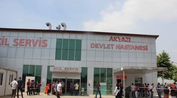 Akyazı’da amca yeğen çatıştı amca ayağından vuruldu.