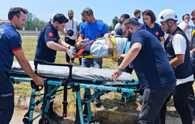 HASTANE KAVŞAĞINDA KAZA 2 YARALI