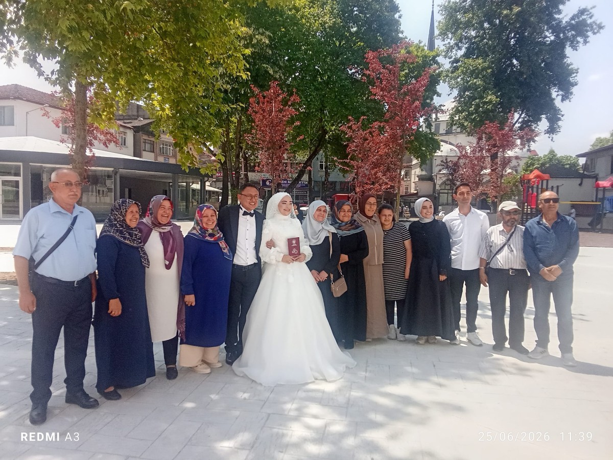 ​​​​​​​ÖĞRETMENLERİN NİKAHINDA İLGİNÇ HEDİYE 