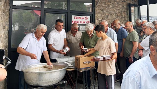 Akyazı Şoförler Odasından aşure ikramı 