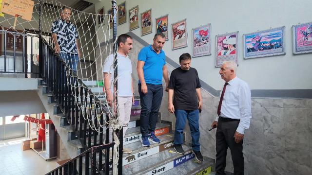 İlçe Milli Eğitim Müdüründe dur durak yok