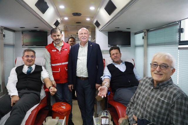 Kaymakam ve Belediye başkanı Kan verdiler