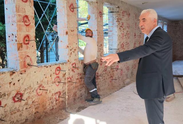Akyazı Öğretmenevi güçlendirilmesi devam ediyor 