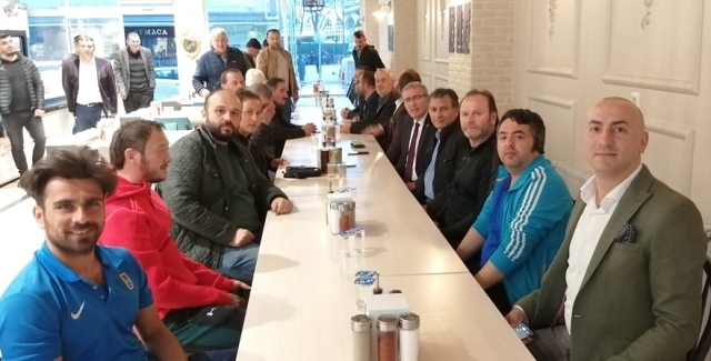 Akyazı İlçe Spor Müdürlüğü Başarılı Kulüpleri Yemekte Ağırladı  