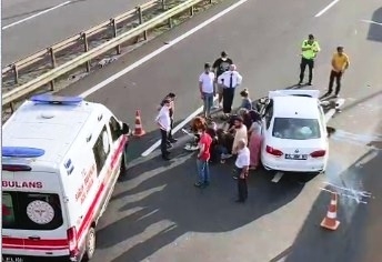 Bariyerlere çarpan bayan sürücü ağır yaralandı  