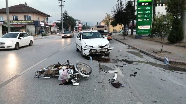 Otomobille çarpışan Motosiklet sürücüsü Hastaneye kaldırıldı 
