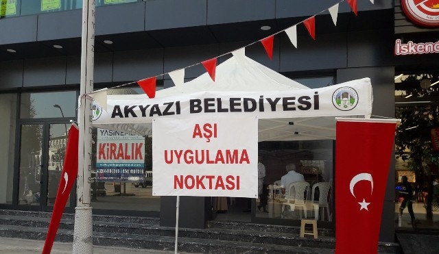 SAĞLIKÇILAR AŞI YAPACAK KİMSE BULAMIYOR  