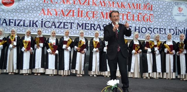 Akyazı’da 27 Kız Kuran Kursu Öğrencisi Hafız oldu