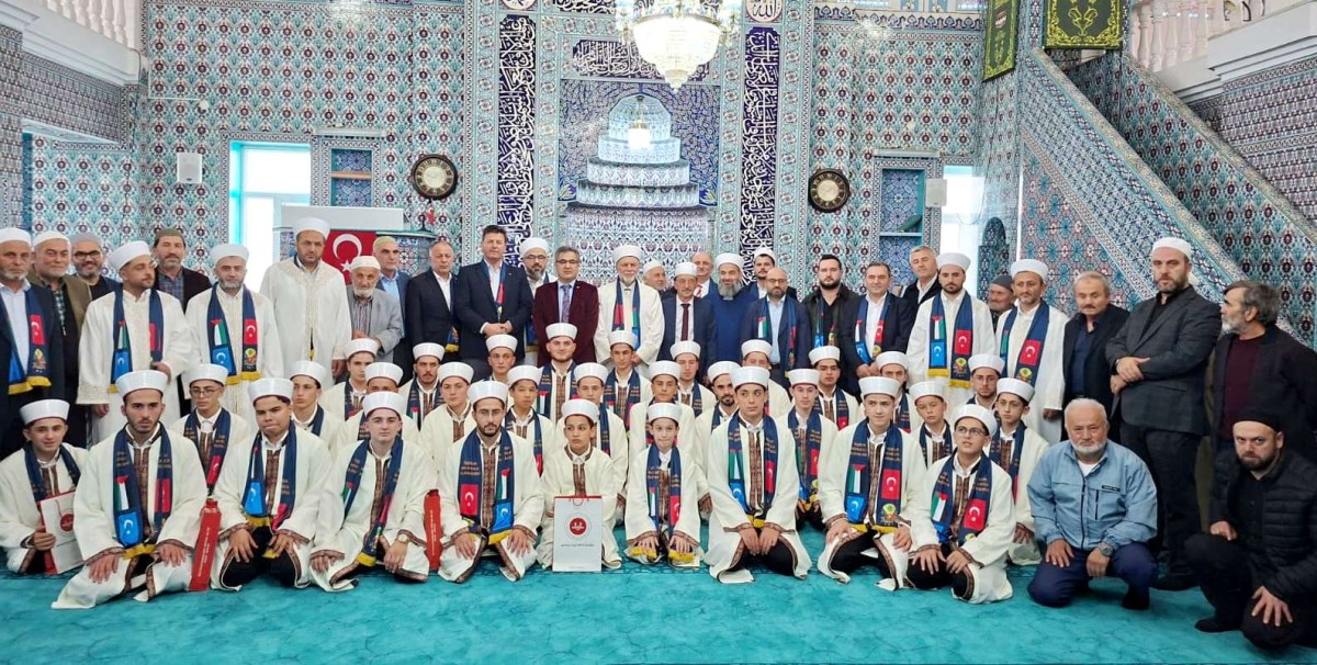 Taşburun Mehdi Hoca Kuran Kursu’nda İcazet Töreni