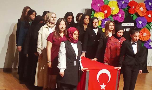 AKYAZI’DA 24 KASIM ÖĞRETMENLER GÜNÜ COŞKU İLE KUTLANDI