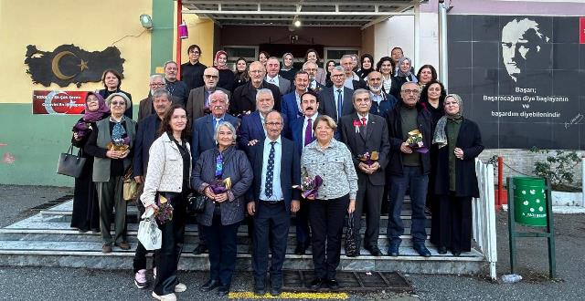 24 KASIM ÖĞRETMENLER GÜNÜNDE KONURALP İLKOKULUNDA DUYGULANDIRAN BULUŞMA  