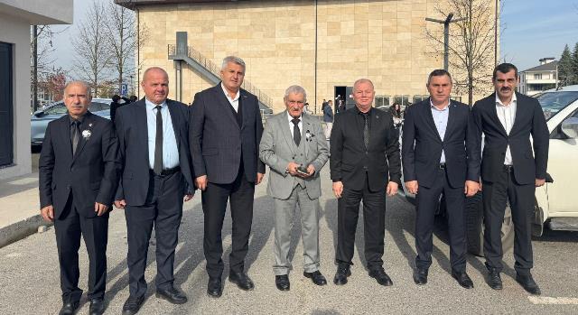 Başkanların arasında kalmak  