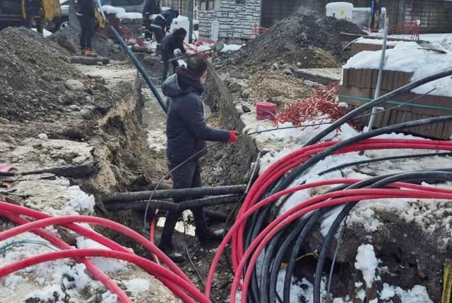 Kuzuluk Orta Mahallede Trafo yenilendi ve bazı yerlerde tel yer altına alındı. 