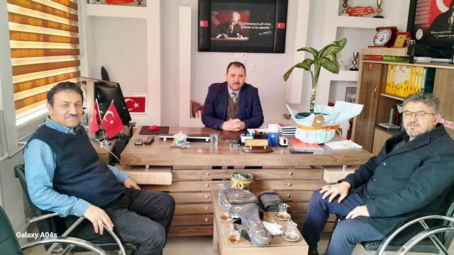 MÜDÜRLERDEN MÜDÜR ARKADAŞLARINA TEBRİK ZİYARETİ 