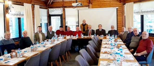 80 Lİ YILLARIN HALK EĞİTİMİ MERKEZİ MÜDÜRLERİ ORMAN PARKTA BULUŞTU  