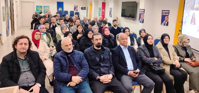 AKP Akyazı yönetimi toplantısını yaptı 