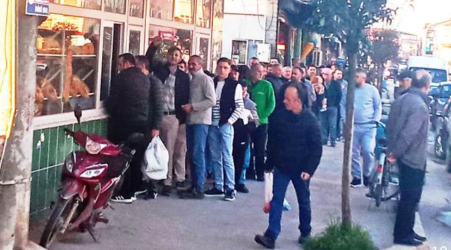 RAMAZANLA BİRLİKTE GELENEKSEL PİDE KUYRUKLARI DA BAŞLADI  