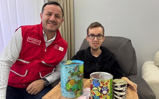 ÖZEL ÇOCUK HALİL CAN BİRİKTİRDİĞİ PARALARINI FİLİSTİNLİ KARDEŞLERİNE GÖNDERDİ 