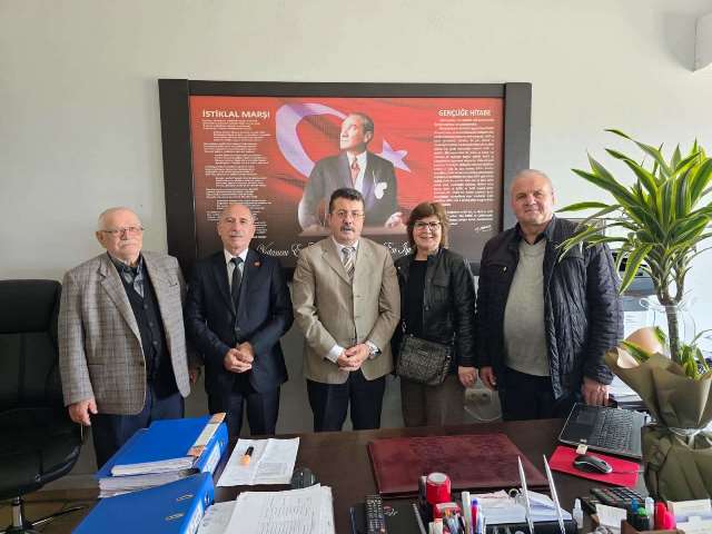 CHP AKYAZI YÖNETİMİNDEN ANADOLU LİSESİNE TEŞEKKÜR ZİYARETİ 