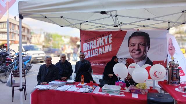 Saadet Partisi stant açtı 