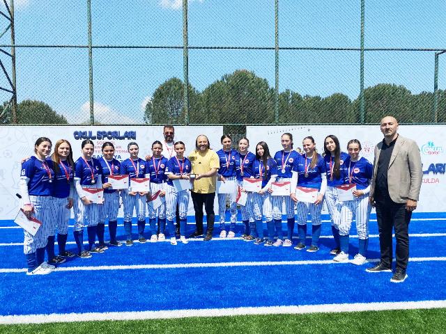 Akyazı’da Softball Heyecanı: Türkiye Şampiyonları Belli Oldu 
