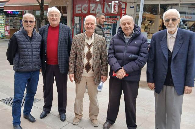 Emekliliğin tadını çıkarıyorlar  