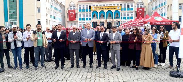AKYAZI KIZ ANADOLU İMAMHATİP LİSESİNDE TÜBİTAK BİLİM FUARI 