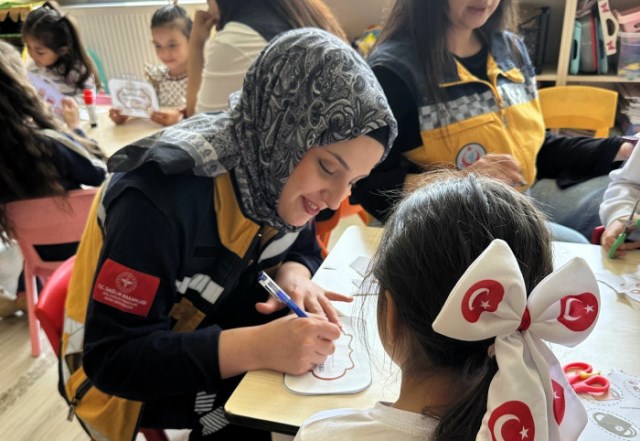 Akyazı MYO öğrencileri Özel öğrencilere ziyaret gerçekleştirdi