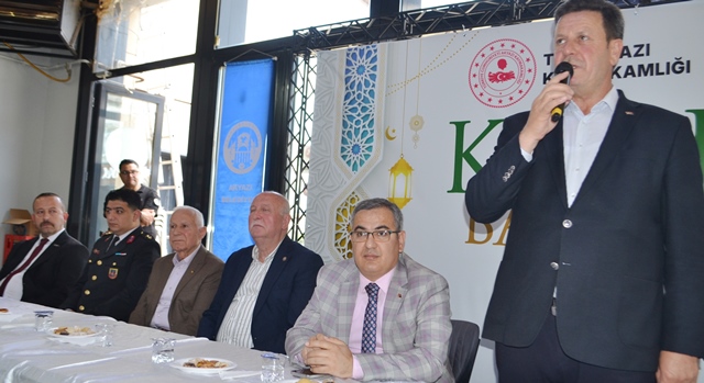 AKYAZI’DA PROTOKOL HALKLA BAYRAMLAŞTI