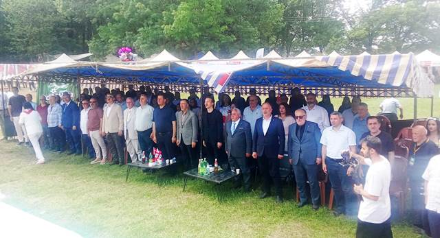 GELENEKSEL KARAPÜRÇEK GÜRCÜ ŞENLİĞİNİN 3.SÜ YOĞUN KATILIMLA GERÇEKLEŞTİ