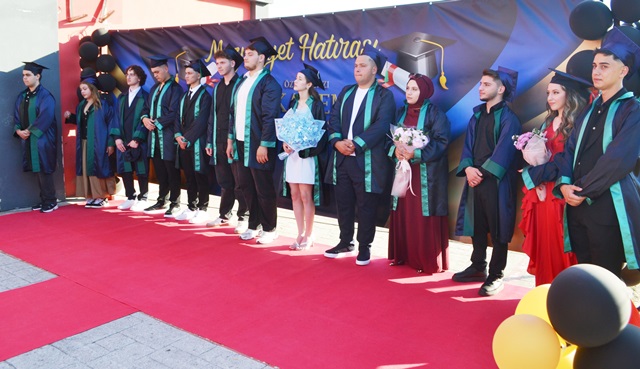 AKYAZI’NIN İLK ÖZEL LİSESİ AKADEMİ ANADOLU LİSESİ İLK MEZUNLARINI VERDİ  